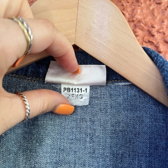 Bill Blass Women’s Hand Bleached Jean Jacket, Unsized - Picture 6 of 11